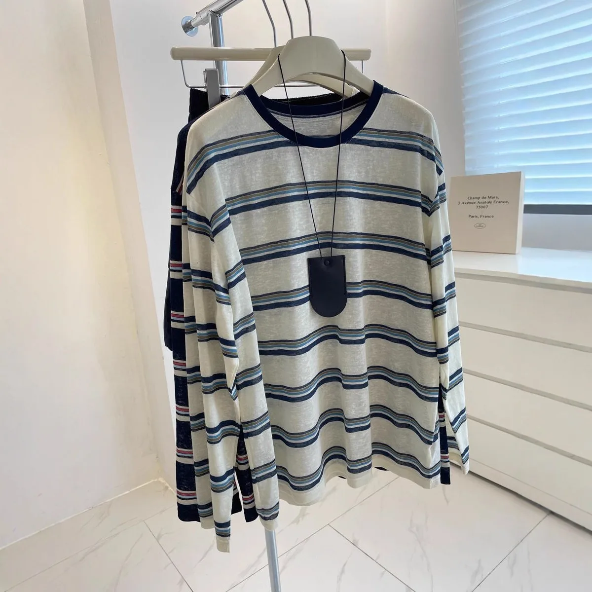 Minimalistyczna bluzka damska  – Blouses recenzja i cena